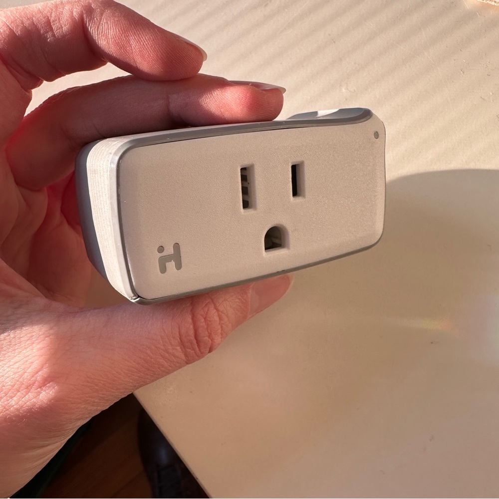 iHome Control Smartplug - Picture 3 of 4